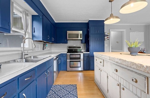Fayetteville House | The Lost Hideaway for 6