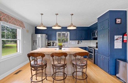 Fayetteville House | The Lost Hideaway for 6