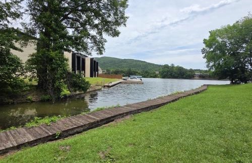 Piney House | The Lotus