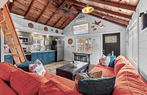 Bayview Boat Rental | The Love Shack Float House