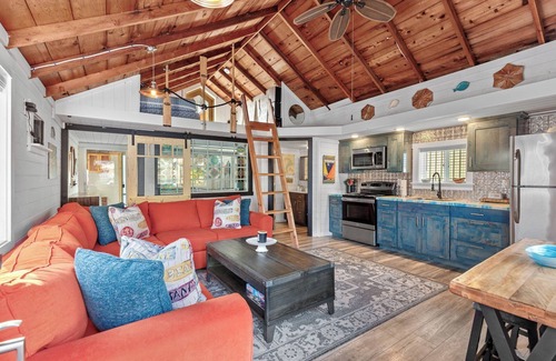 Bayview Boat Rental | The Love Shack Float House
