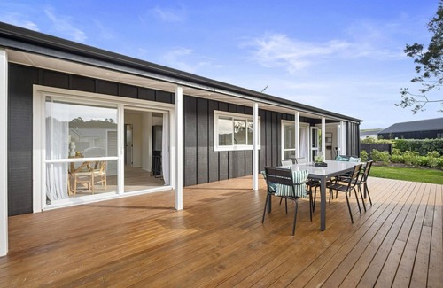 Matakana House | The Love Shack - Matakana Holiday Home