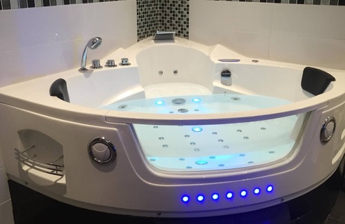 Lyon City Centre Apartment | The Love Spa apartment romantic relaxation with Jacuzzi, Sauna .