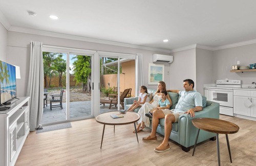 Sanibel Cottage | The Lovebird-sleeps 3! Great value on Sanibel-walk to dining, shops and Historic East End Lighthouse