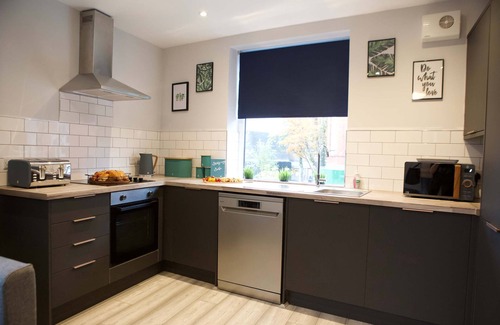 Trafford Apartment | The Lower Gathering - Sale - Sleeps Up To 13