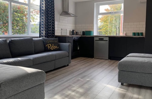 Trafford Apartment | The Lower Gathering - Sale - Sleeps Up To 13