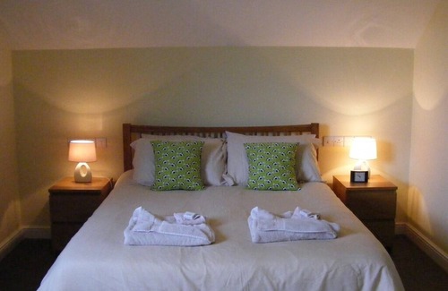 Kingswood Hotel | The Lowfield Inn