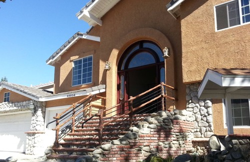 Palmdale House | The Lucky Villa - Cozy Retreat