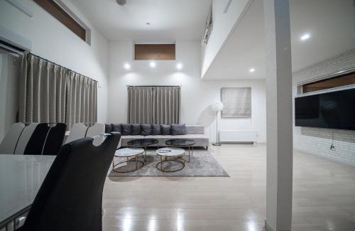 Toyohira Villa | THE LUNA LOUNGE