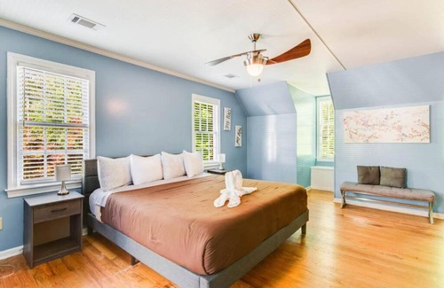 Conyers House | The Luxe 5BR ATL Oasis with private pool