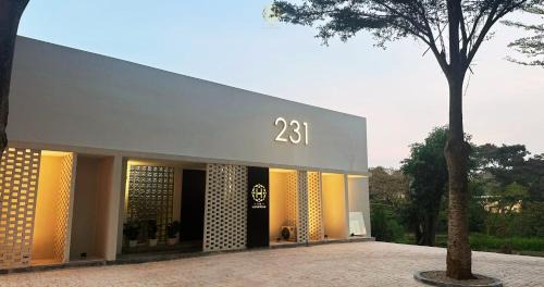 Alor Gajah Villa | The Luxurious 231, Lake House Villa