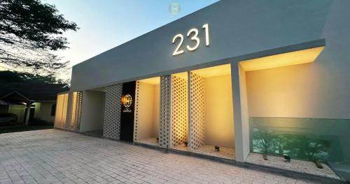 Alor Gajah Villa | The Luxurious 231, Lake House Villa