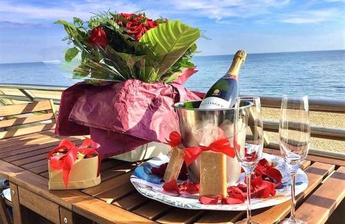 Folkestone Apartment | The luxury Beach property - Oceanbreeze