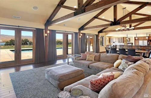 Desert Aire House | The M Lodge. Luxury vacation or corporate retreat in Desert Aire.