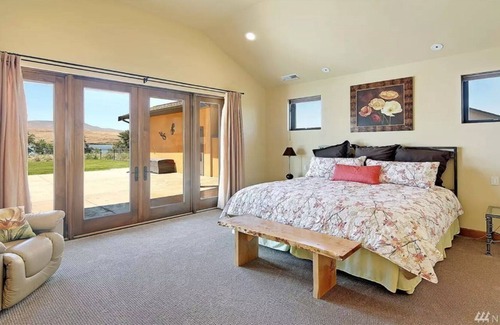Desert Aire House | The M Lodge. Luxury vacation or corporate retreat in Desert Aire.