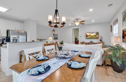 Windy Hill House | The Madeira: Beach + Barefoot Landing + Pools!