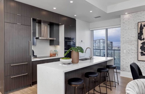 Toronto Entertainment District Apartment | The Madison Front Street