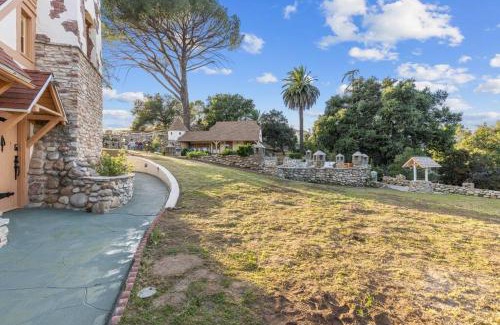 Newhall Apartment | The Magic Castle Unit 1 -Six Flags Universal LAX