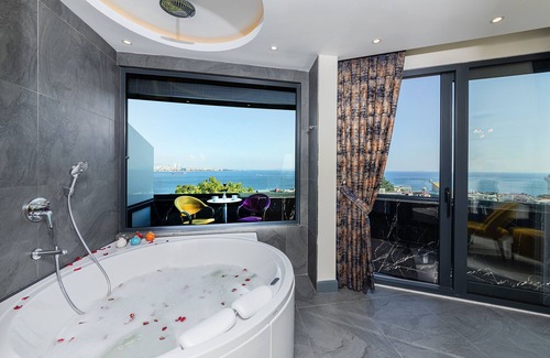 Sultanahmet Hotel | The Magnaura Palace Hotel