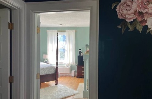 Woodsfield Apartment | The Magnolia Room w/Queen Bed