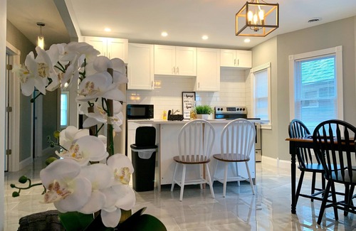 Niagara Falls House | The Maid of the Mist Villa-Yard &Parking