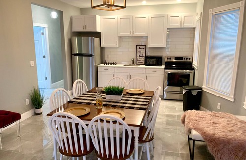 Niagara Falls House | The Maid of the Mist Villa-Yard &Parking