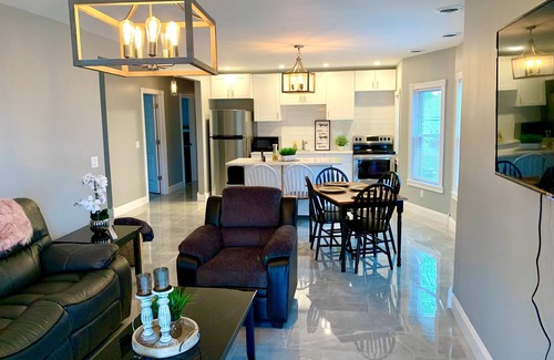Niagara Falls House | The Maid of the Mist Villa-Yard &Parking
