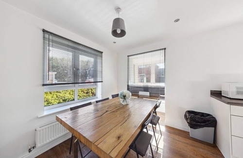 Maidstone House | The Maidstone Detached Boutique Getaway | Hot Tub | Parking
