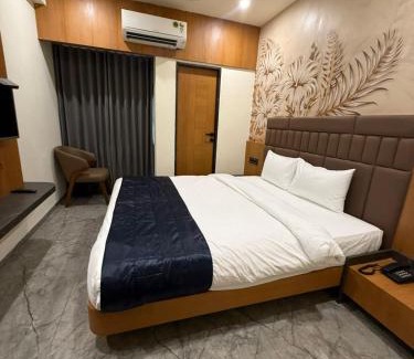 Dwarka Hotel | The Malay comfort- Hotel Dwarka residency