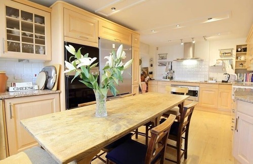 Burford Cottage | THE MALT HOUSE, pet friendly, character holiday cottage in Burford