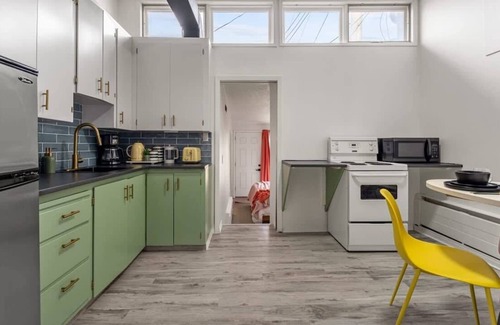 Drumheller Apartment | The Mango | Vibrant Oasis |Sleeps 4 | Downtown Fun