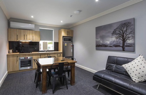 Wagga Wagga Hotel | The Manhattan
