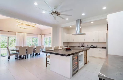 Norwalk Apartment | The Mansion Hotel-style