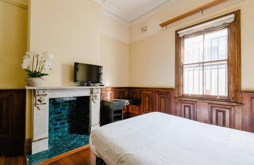 Islington House | The Mansion - Queen Room, Shared Bathroom