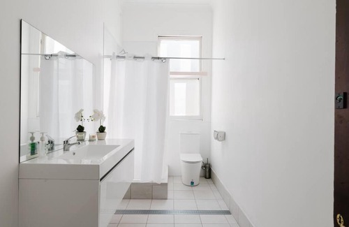 Islington House | The Mansion - Queen Room, Shared Bathroom