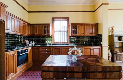 Islington House | The Mansion - Queen Room, Shared Bathroom