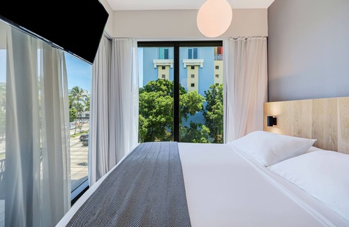 South Pointe Hotel | The March Hotel