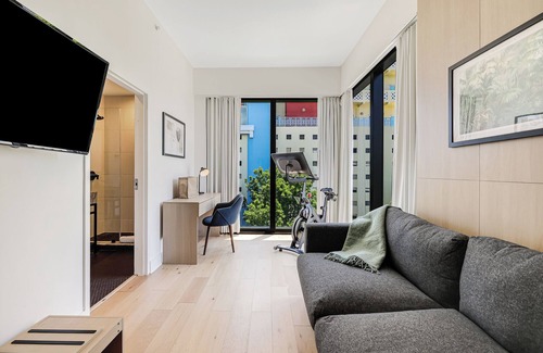 South Pointe Hotel | The March Hotel