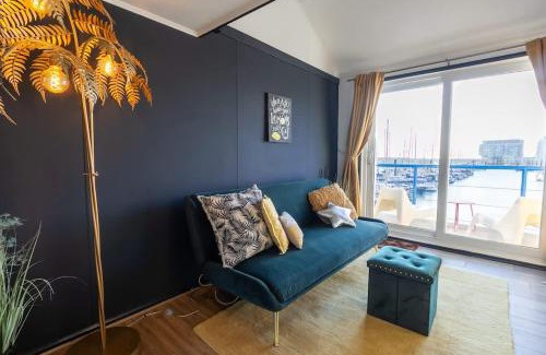 Seafront House | The Marina retreat -free parking