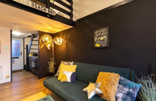 Seafront House | The Marina retreat -free parking