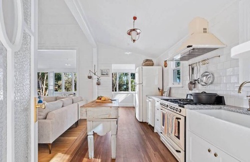 Callala Bay House | 'The Mariner' Jervis Bay Waterfront Beach House