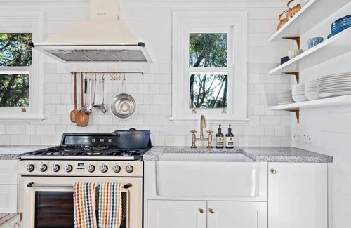 Callala Bay House | 'The Mariner' Jervis Bay Waterfront Beach House