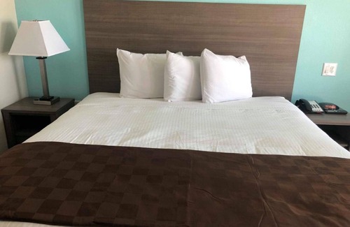 San Jacinto Hotel | The Mariner