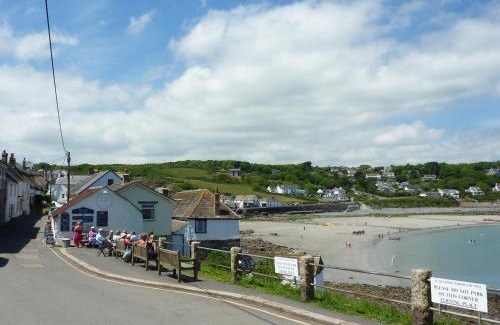 Coverack House | The Mariners