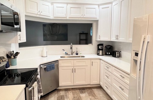 Port Royal Landing House | The Mariners House- Fully renovated kitchen!