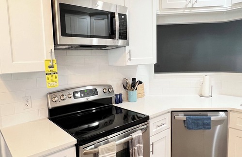 Port Royal Landing House | The Mariners House- Fully renovated kitchen!