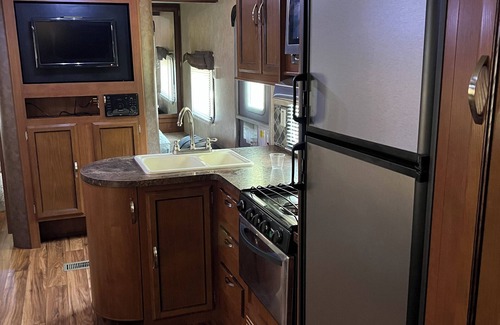 Richmond House | The Mark Twain @River Run, 28 ft camper that sleeps 4, waterfront -private dock