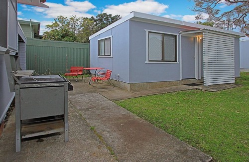 Currarong Cottage | The Marlin – 200 metres from the popular rock pools