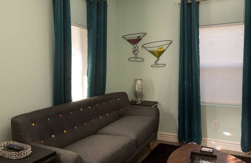 Paso Robles Cottage | THE MARTINI LOUNGE- The Westside Cottages 2 Bed/1 Bath with Jacuzzi
