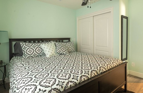 Paso Robles Cottage | THE MARTINI LOUNGE- The Westside Cottages 2 Bed/1 Bath with Jacuzzi